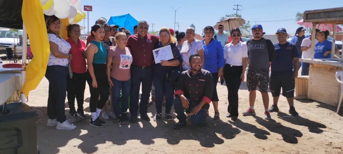 Reconocen a miembros de mercados populares por el apoyo al Municipio