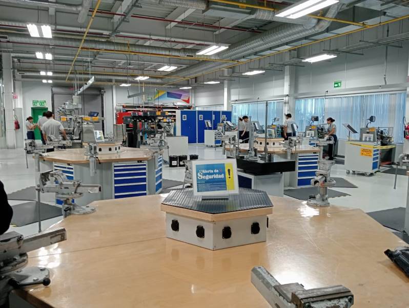 Vinculan a 53 estudiantes del Conalep Juárez en el ámbito laboral con Modelo de Educación Dual