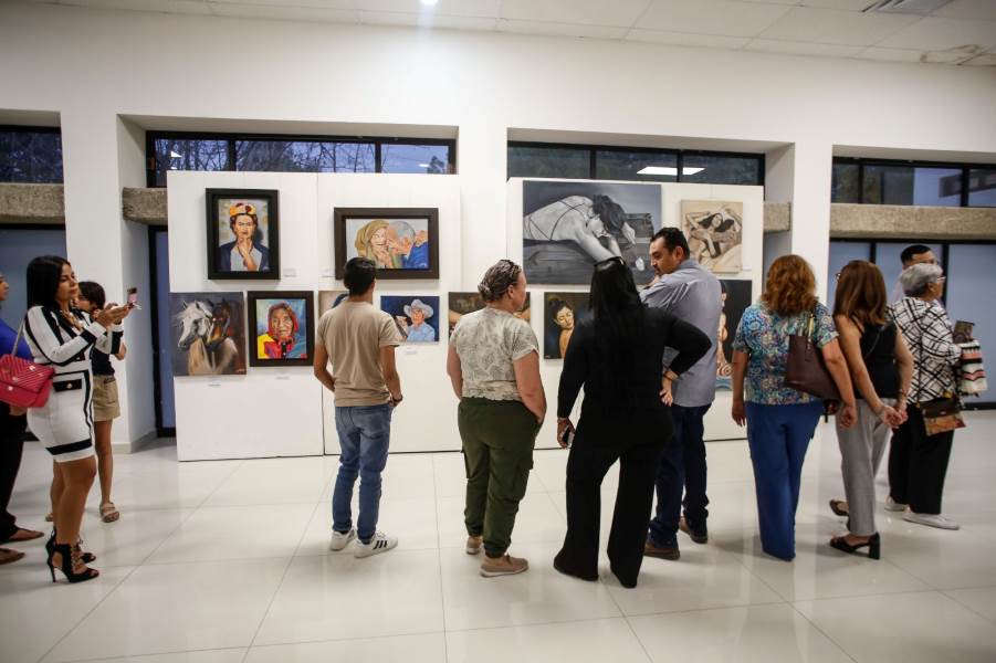 Inauguran la exhibición “Reflejos del Alma: Ciclo de Exposiciones Colectivas” en el MAHCH