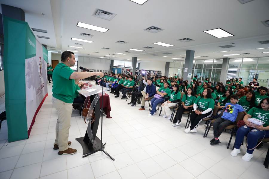 Reciben estudiantes de la UTPN beca municipal