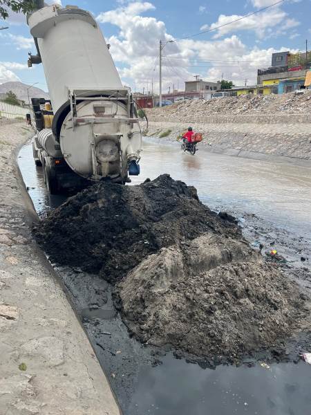 Realiza la JMAS mantenimiento a alcantarillado del viaducto