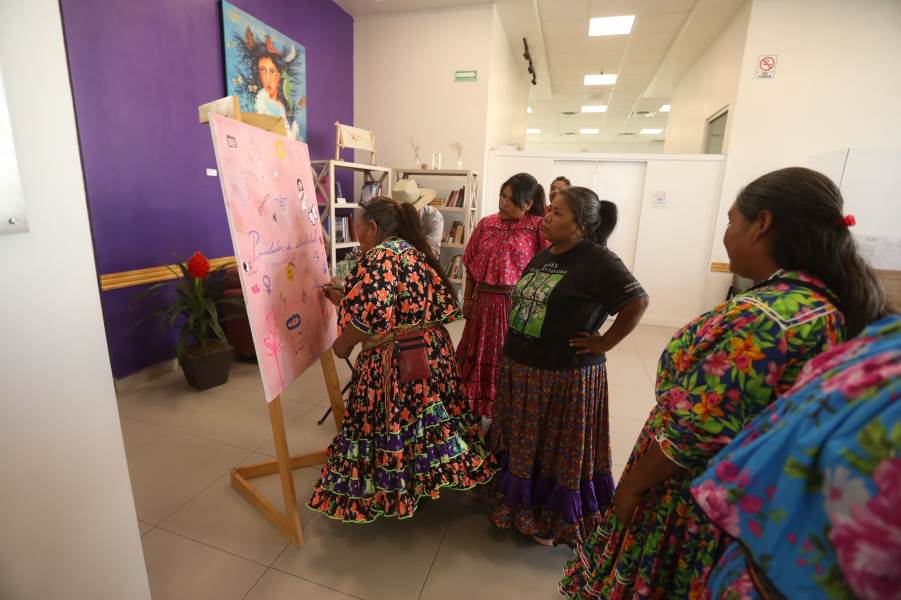 Presenta IMM exposición de arte en el marco del día de las mujeres indígenas