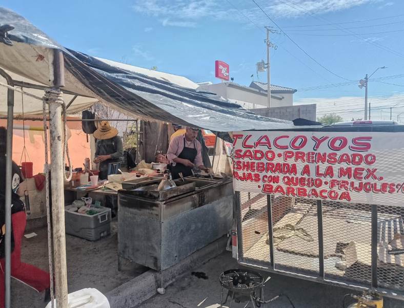 Imparten curso de manejo de alimentos a locatarios de mercados