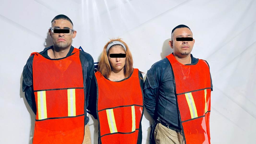 Arrestan a dos presuntos homicidas y a una mujer por desobediencia y resistencia de particulares