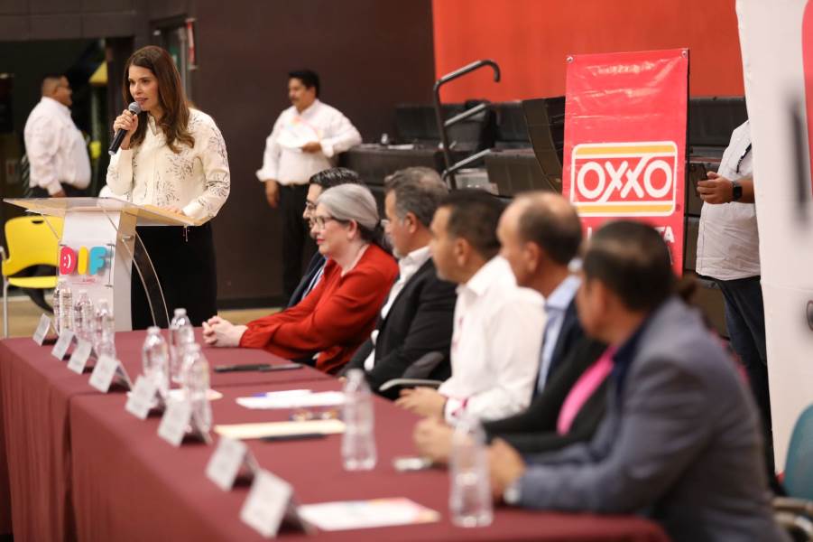 Asiste alcalde a la entrega de reconocimientos del programa "Huellas mayores"