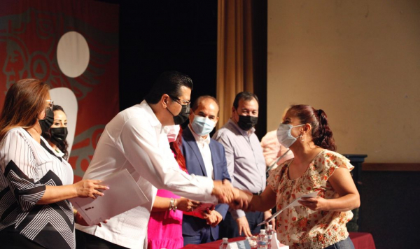 Entregaron 317 títulos de propiedad y escrituras a igual número de beneficiarios