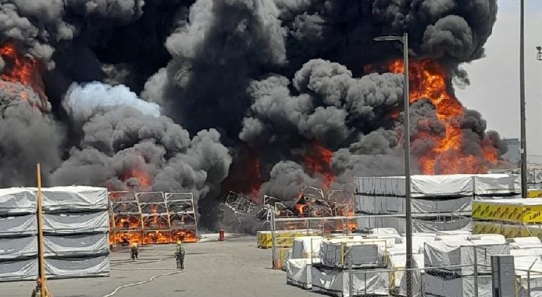 Se incendia patio de almacenaje de BRP planta ll