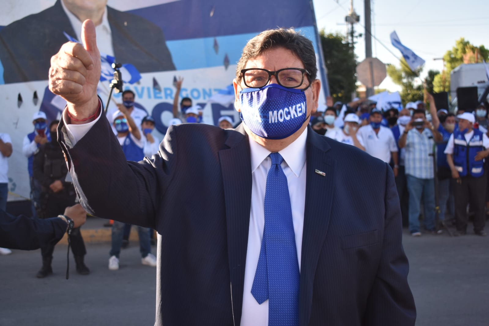 Mocken, se declara ganador absoluto del debate.