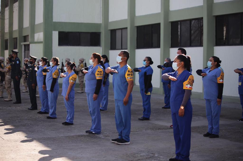 Develan placa de la condecoración “Miguel Hidalgo” en la Guarnición Militar