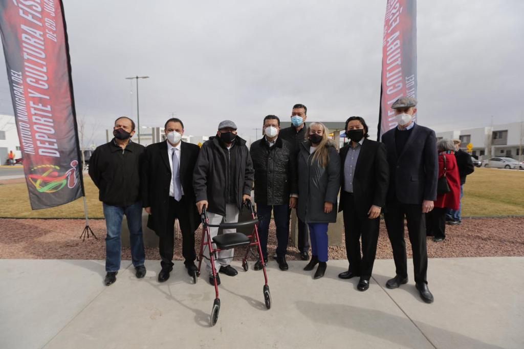 Develan placas en homenaje a deportistas juarenses que a partir de hoy tendrán calles con sus nombres