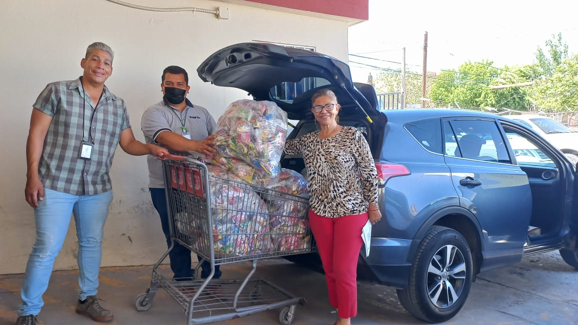 Entrega Desarrollo Social bolsas de dulces por Día del niño