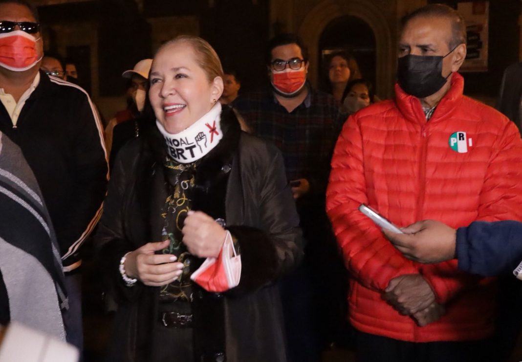 En pleno centro de la Ciudad, arranca campaña Adriana Fuentes por la Presidencia Municipal