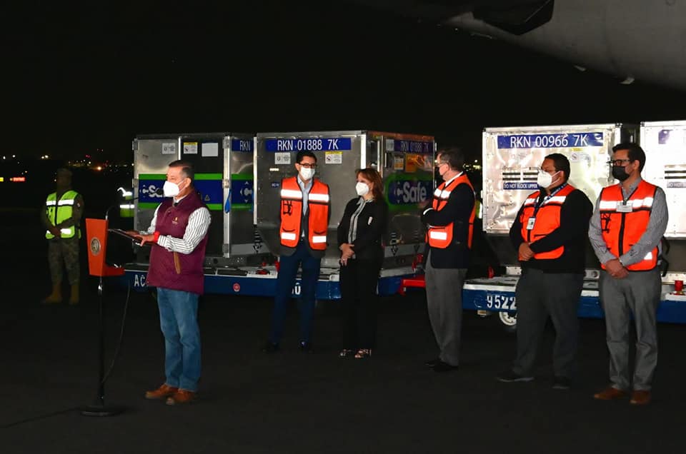 Vacunas fabricadas en Estados Unidos llegan a México a través de acuerdo bilateral 