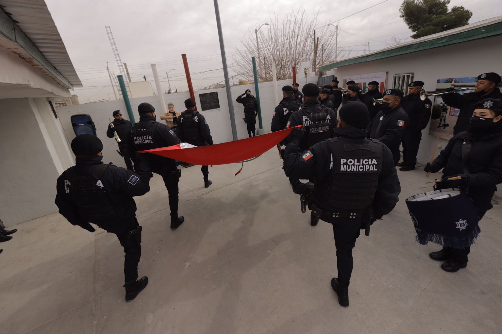 Realizan honores a la Bandera en vivienda de la colonia Azteca