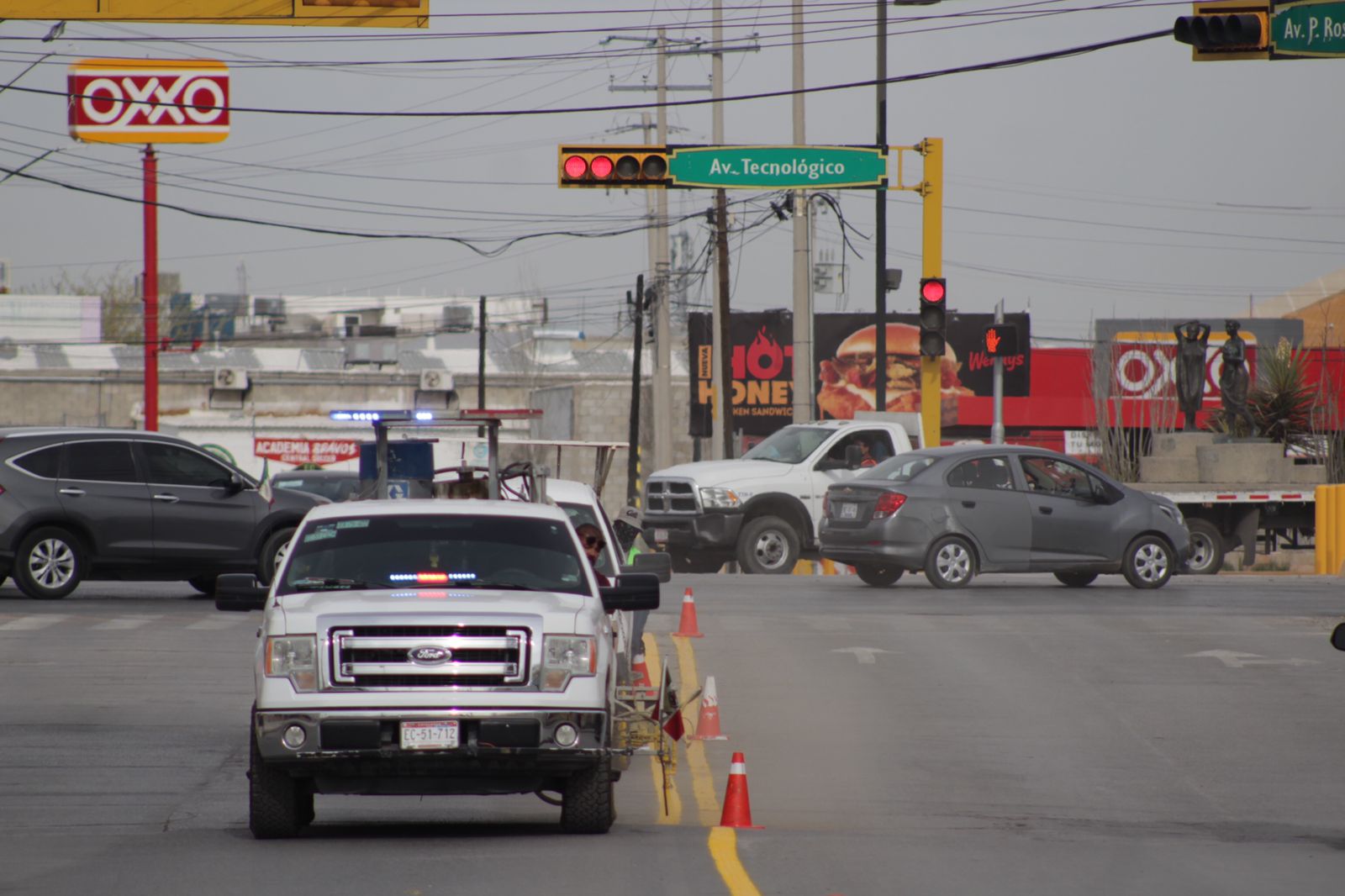 Realiza Seguridad Vial repintado de señalamientos de la Pedro Rosales de León